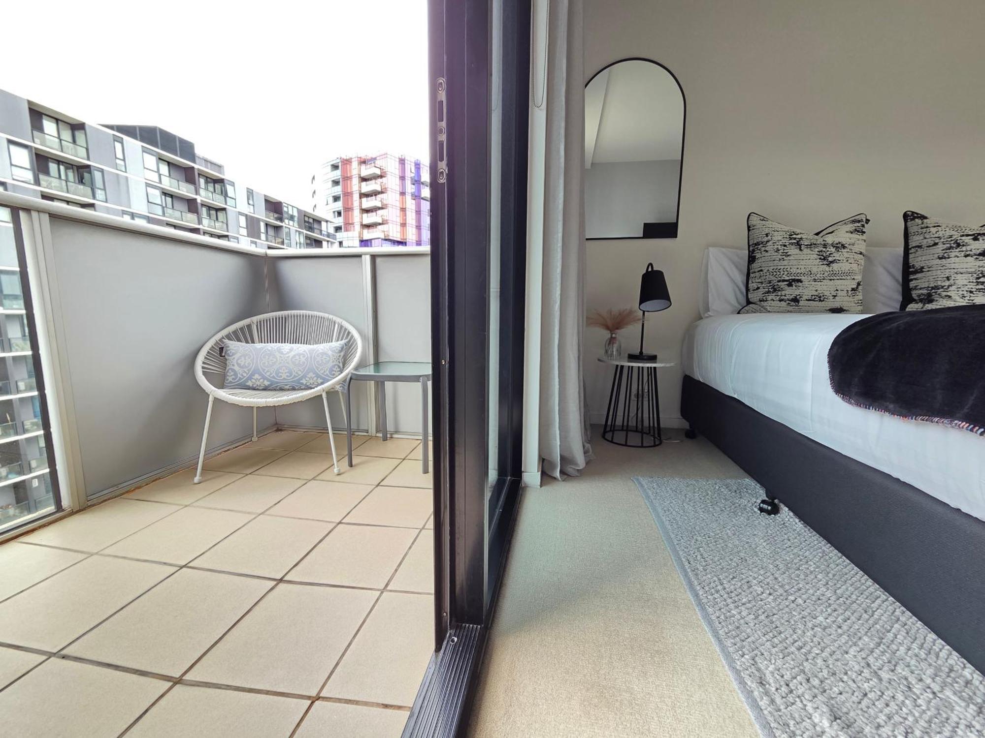 Harbour Escape Apartments Docklands, Melbourne